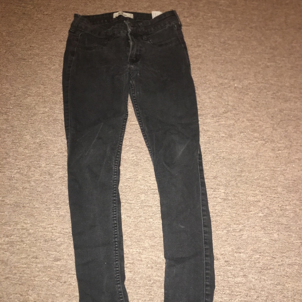 HOLLISTER BLACK JEANS
